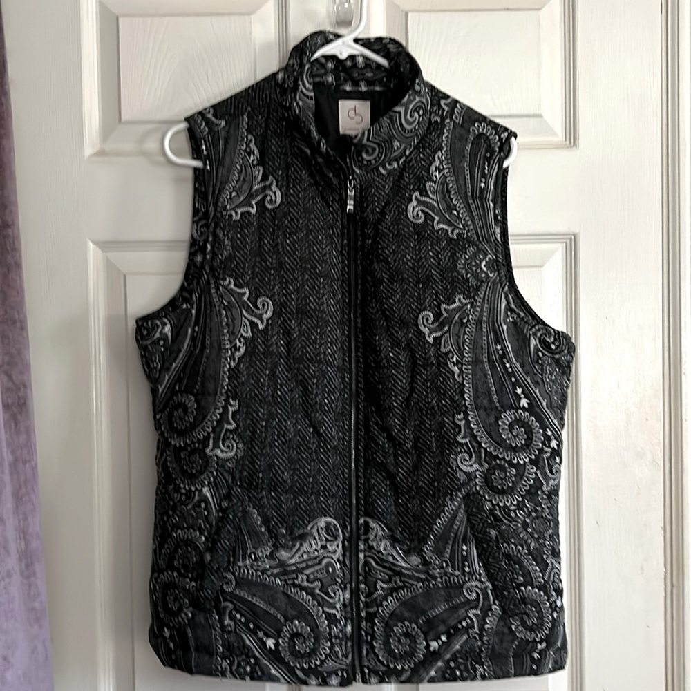 CB Established 1962.. Womens Puffer Vest Paisley Handkerchief print